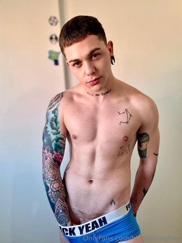 This twink boy is the REAL MASTER CUM 🥵 He loves to play wit.. 4
