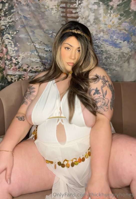 This goddess of gluttony set REALLY has me feeling sexier an.. 18
