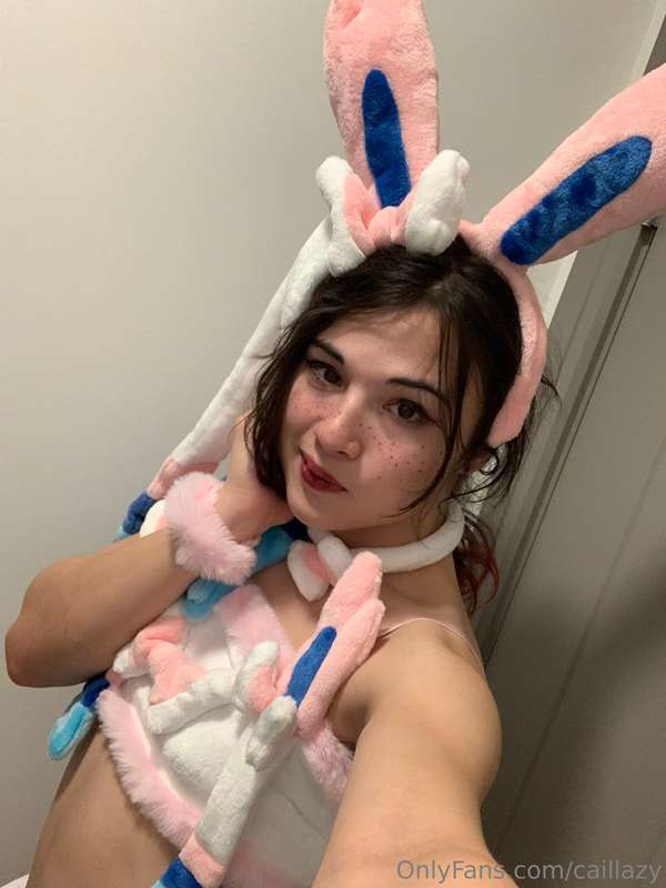 Sylveon is looking for a new ownerFeed me rare candies 👉👈? 4