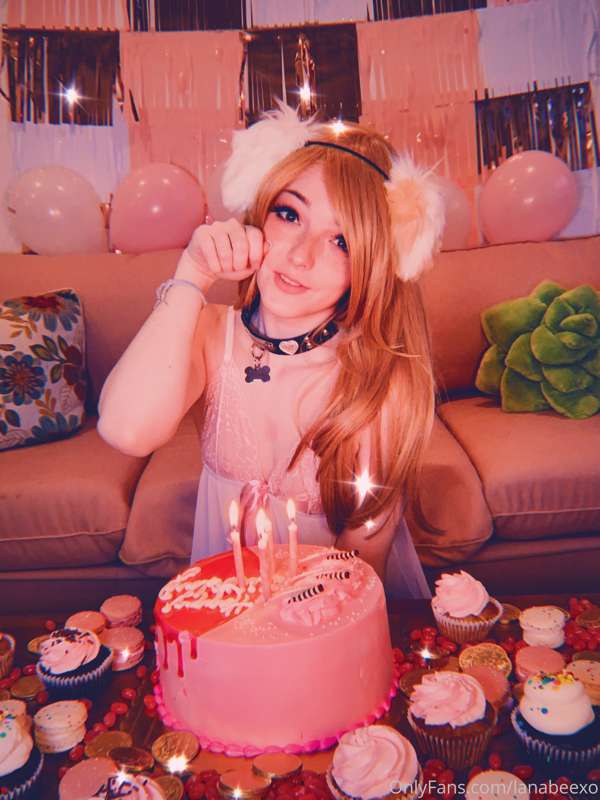 Hi I’m 25 today! 💕 11