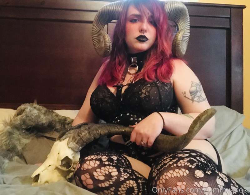 Succubus wants to seduce you 😈 19