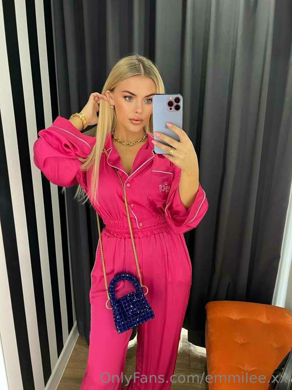 Shopping 🤑 My favorite way to relax and enjoy myself
What's ..