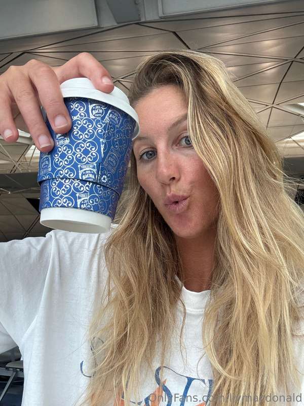 Tired gal travel day! Featuring my go to Coffee/ Crossiant s..
