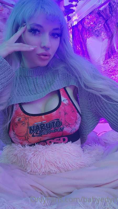 Who wants to see my boobs now? 😋 Send me a DM! 👅😈