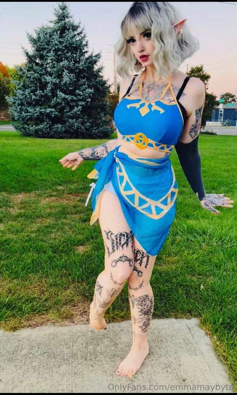 Dropping a hot new Zelda video in about an hour💙✨ 4
