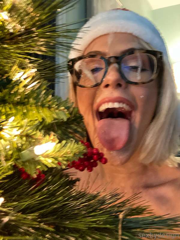 *december 21, 2020*  that time Santa’s horniest lil elf let .. 6