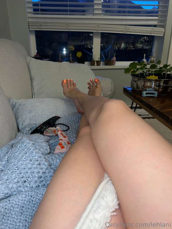 Love my toes 😍 would have you on your knees for me 😈🩷 3