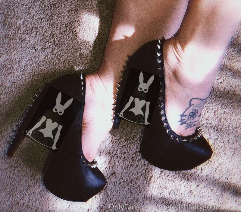 So many heels.. I have a Fetish for them.. 1