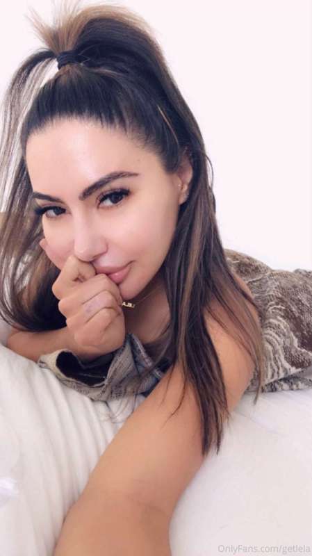 I'm online baby, waiting
for you to cum be NAUGHTY
with me.😈..