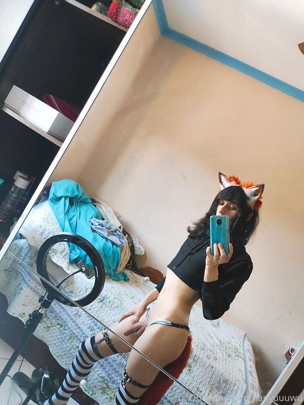 foxy cummies >.