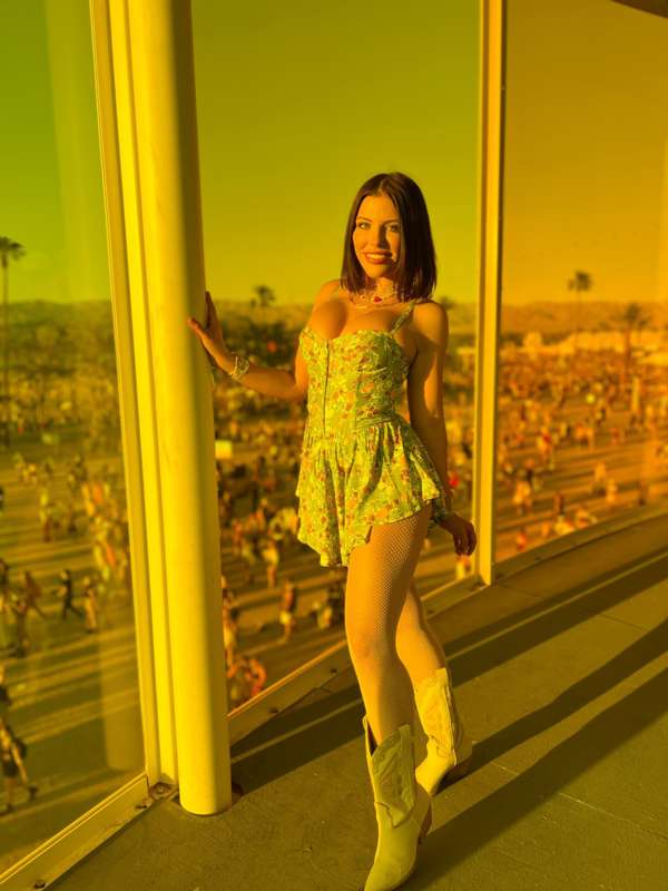 Coachella dump! 🎡 👽 Which one's your favorite?? 6