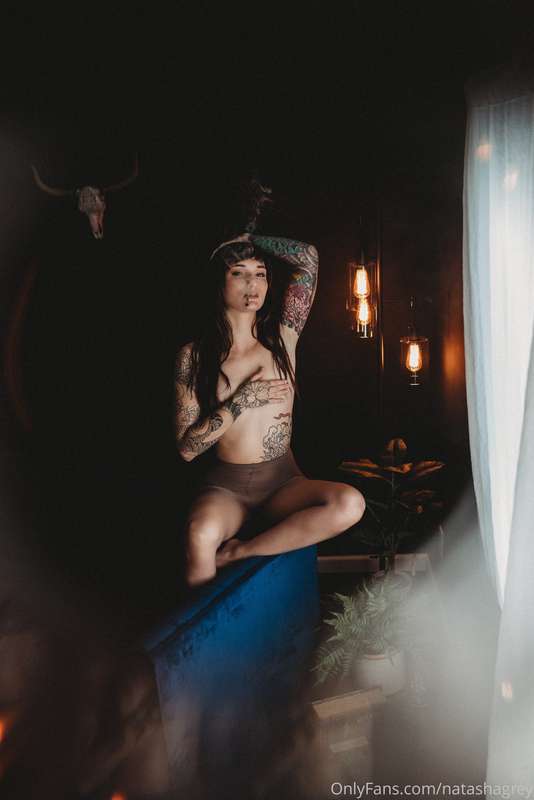 𝒻𝓇𝑒𝓃𝒸𝒽 𝑔𝓇𝑒𝓎 🖤 more from this shoot coming soon! 8