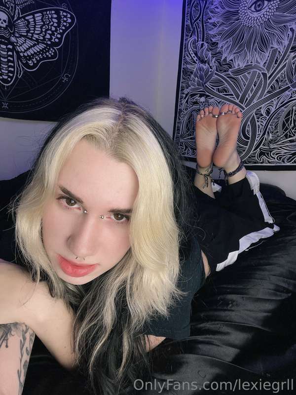 Just some rare photos of me in the pose 😈 3