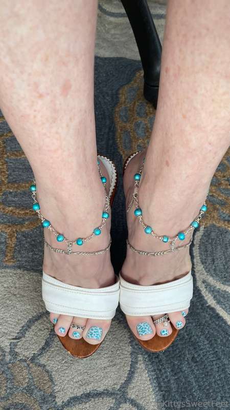 Shall we squeeze you in under my sky high arches? 3