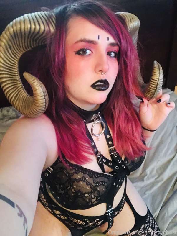 Succubus wants to seduce you 😈