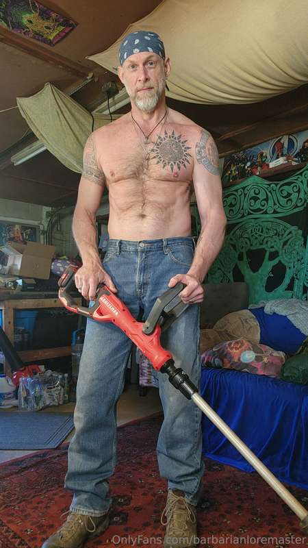 Distracting your neighbor (or maybe I'm the distraction?) 