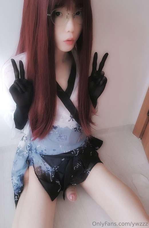 It's hot and I'm sweating O_O 2