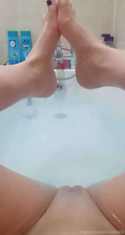 Oh the things I can do with these 😉 more feet videos to come.. 3