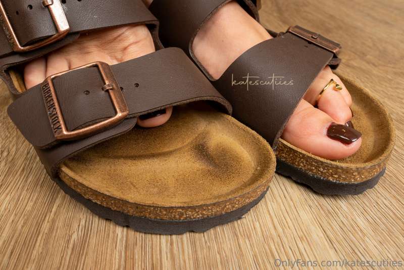 Where are my Birkenstock fans at?! Been loving wearing them .. 5