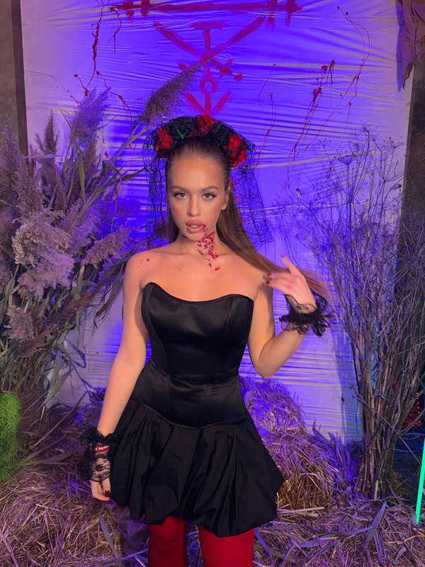 yesterday I was at a Halloween party and I had this wonderfu..