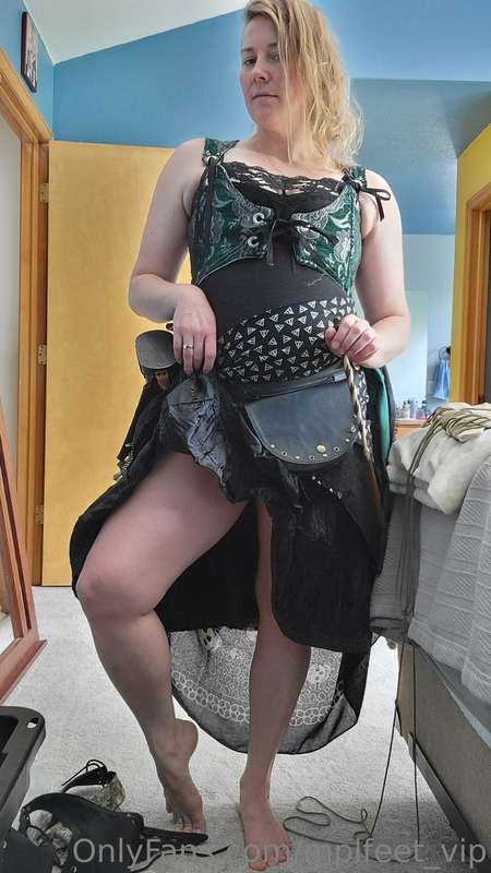 Help me!! What donyou like??  Vote!! And comment your footwe..
