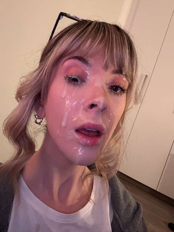 it’s the best day of the week… FACIAL FRIDAY!! 🥳💦hit ‘like’ .. 5