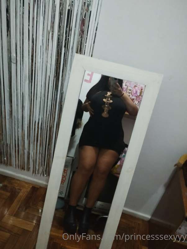 I love wearing dresses 😘