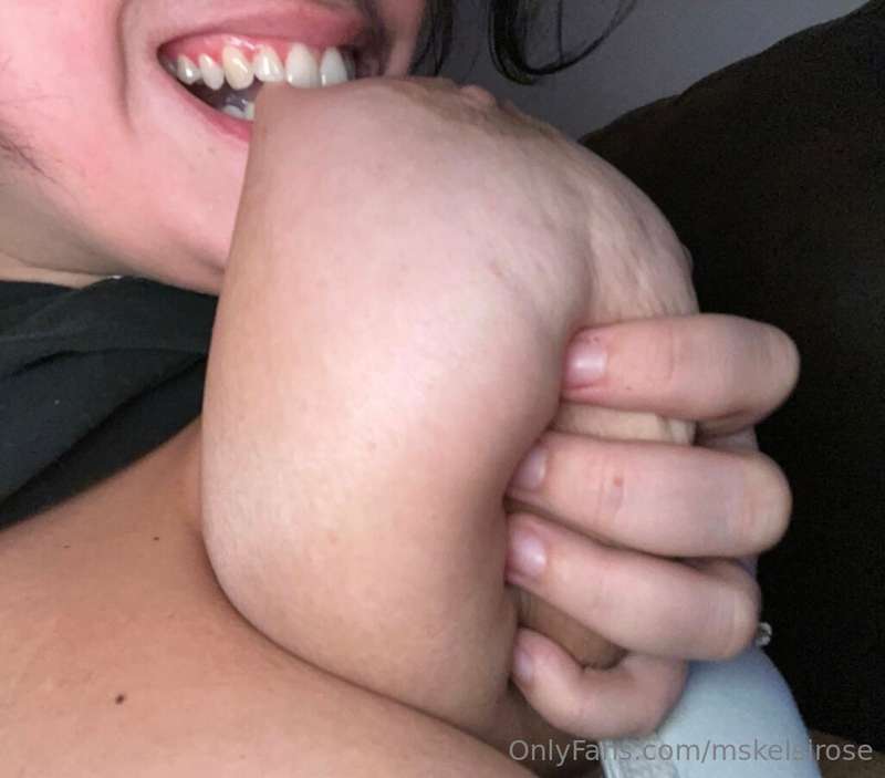 I looooooove playing with my nipples and they’ve been so sen..