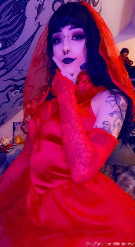 💦❤️ Lydia Deetz needs help taking the dress off ❤️💦 26