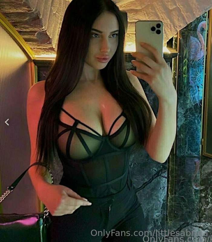 ## OMG she has big natural boobs 😍😍😍 @katiiialittlebaby toda..