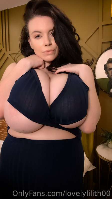 This was a weird dress, but I think I made it work lol