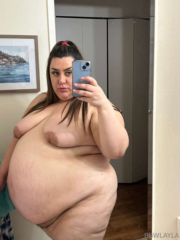 Brand new nudes ❤️I love the way my belly just keeps hanging.. 1