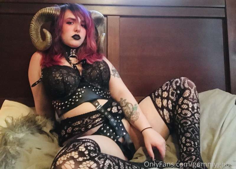 Succubus wants to seduce you 😈 36