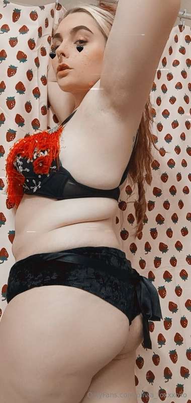Feeling cheeky today🍑  I'm thinking about getting some cute ..