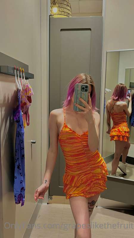 Dressing room try on 💜🍇