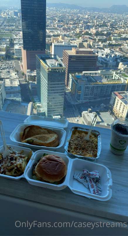Kicking off my time in LA the only way I know how - STUFFING.. 1