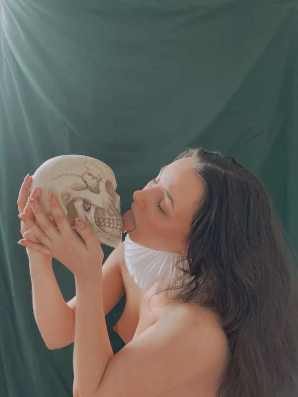 Doth thy cock require licking, my love? 💀🪶 1