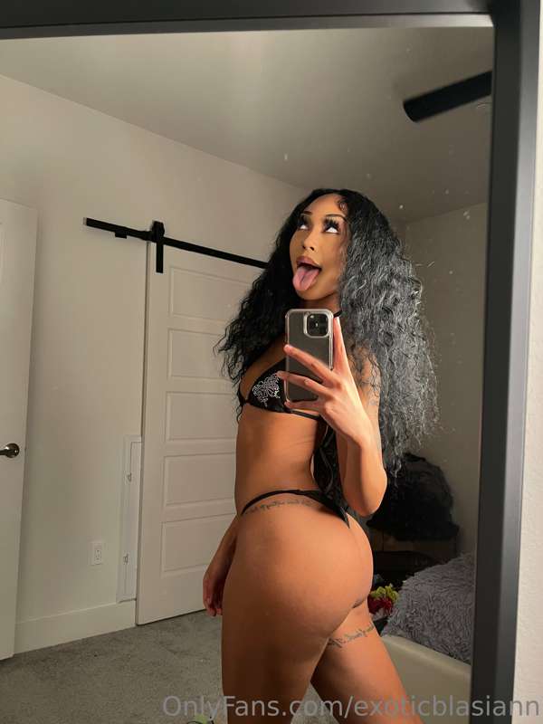 Who’s excited to see me live!!! 11 AM PST 😛 bring lots of ti..