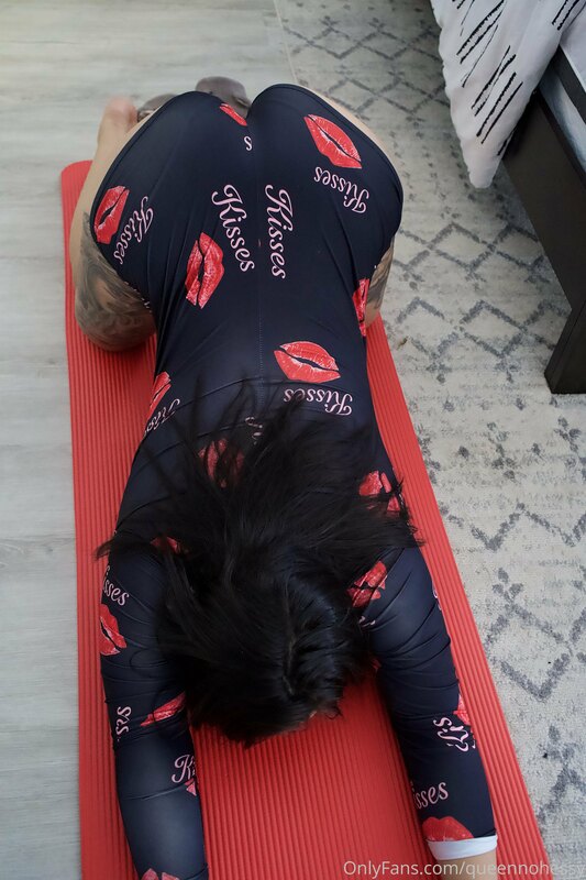 Want to be my stretching partner? ?