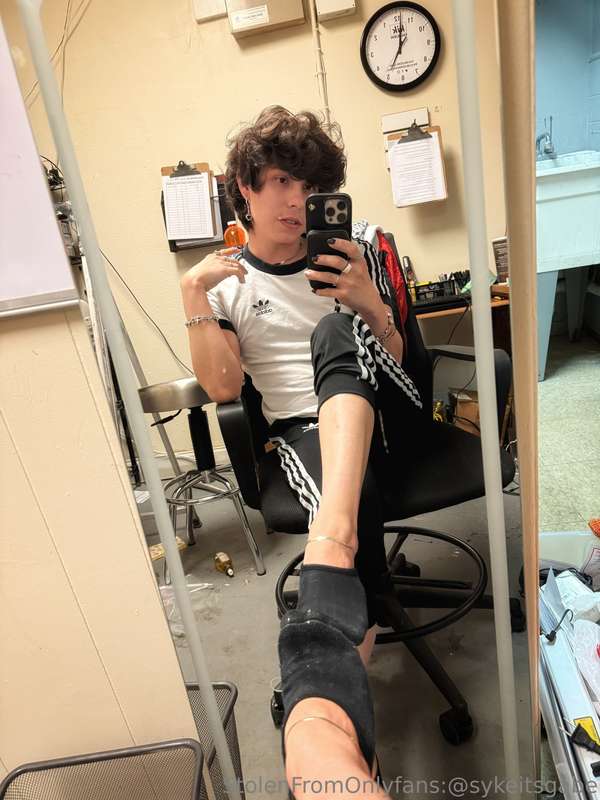 Work office is a mess but so am I tbh lol 🤷‍♂️ ~ just a lil .. 7