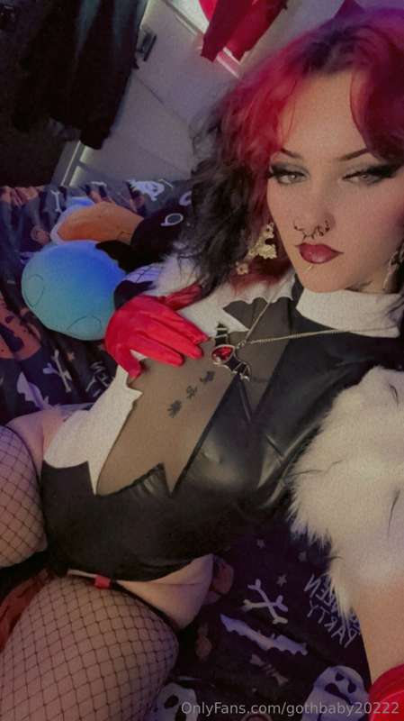 I love when daddy treats me like a little slut 😩