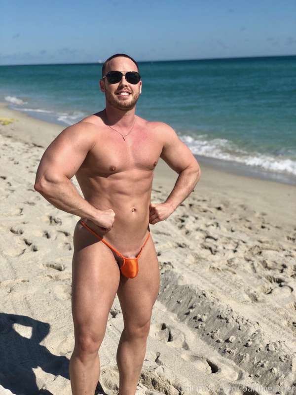 BOOM!! I fuckin’ 🧡 this micro thong from Beachkini! I’ve nev.. 1