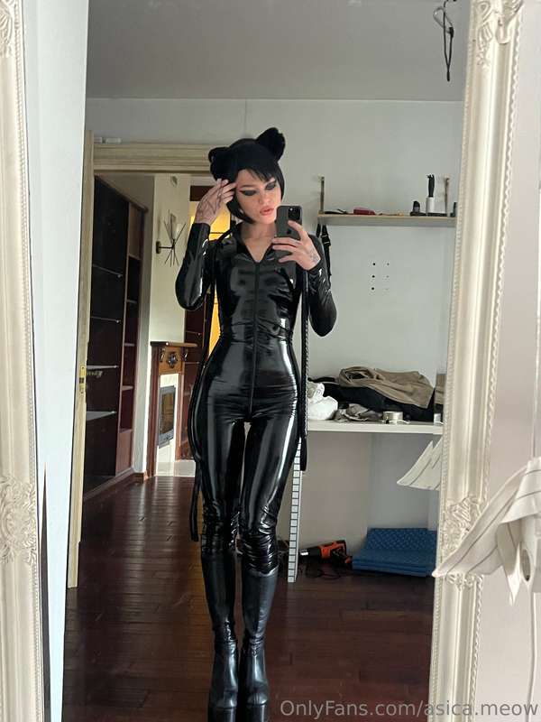 This latex suit is my all-time favorite outfit👠