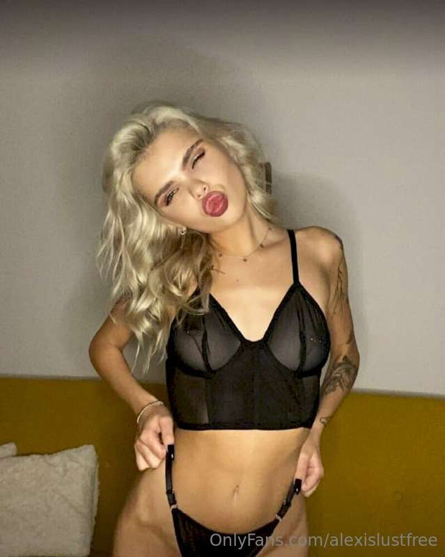 Text this hot blonde right now @baylin_grey 🍭She's online an..