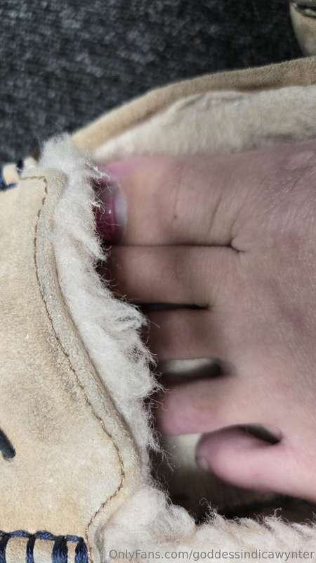These slippers smell so bad😆😆🤣🤣Who's ready for their next me..