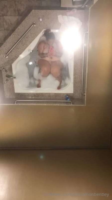 I want to watch you eat this pussy