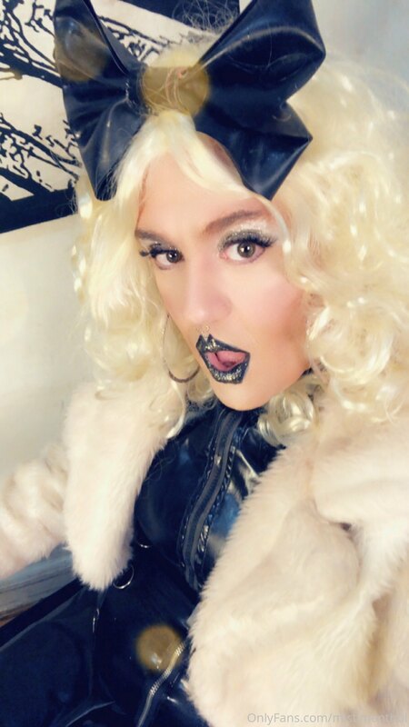Gold Nails - Black Vinyl - White Fur 2