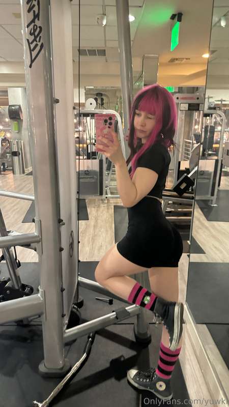 the lighting in this gym sucks at night sorry hope u can sti.. 11