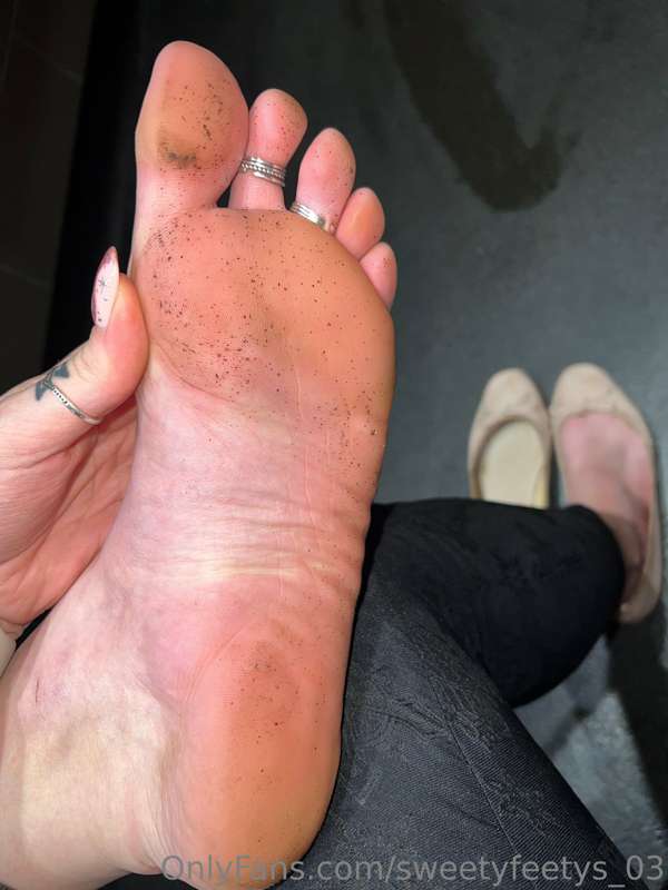 Come and lick that dirt off 😈 1