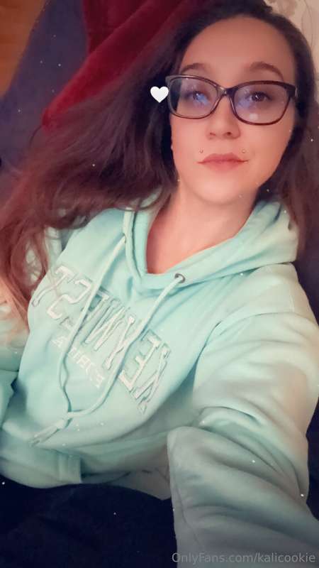 Lazy days inside away from this cold 🥶 💌 let me keep you occ..